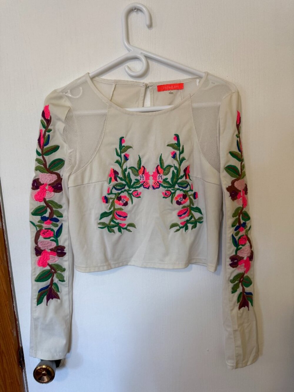 🦋2/30 Lulumari Cream Embroidered Floral Mesh Long Sleeve Crop Top L - Picture 2 of 3